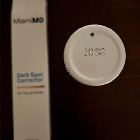 Dark Spot Corrector for Face & Hands - Picture 3 of 3
